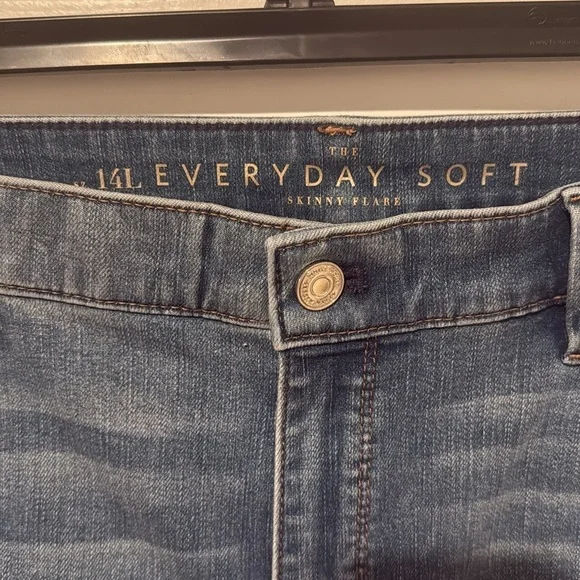 NWT White House Black Market Skinny Flare High Rise Everyday Soft Denim Jean 14L - Picture 4 of 15